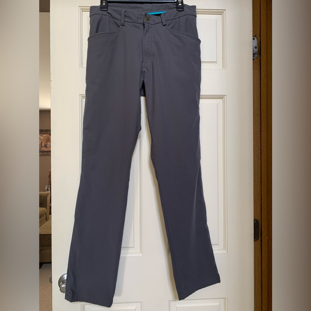 Mens Lululemon ABC Classic-Fit Pant 34. Like new condition. Worn a few times.